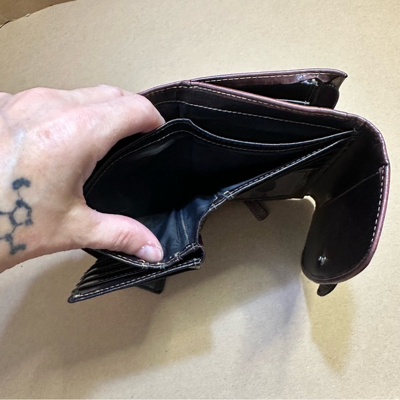 Leather wallet - Picture 7 of 7